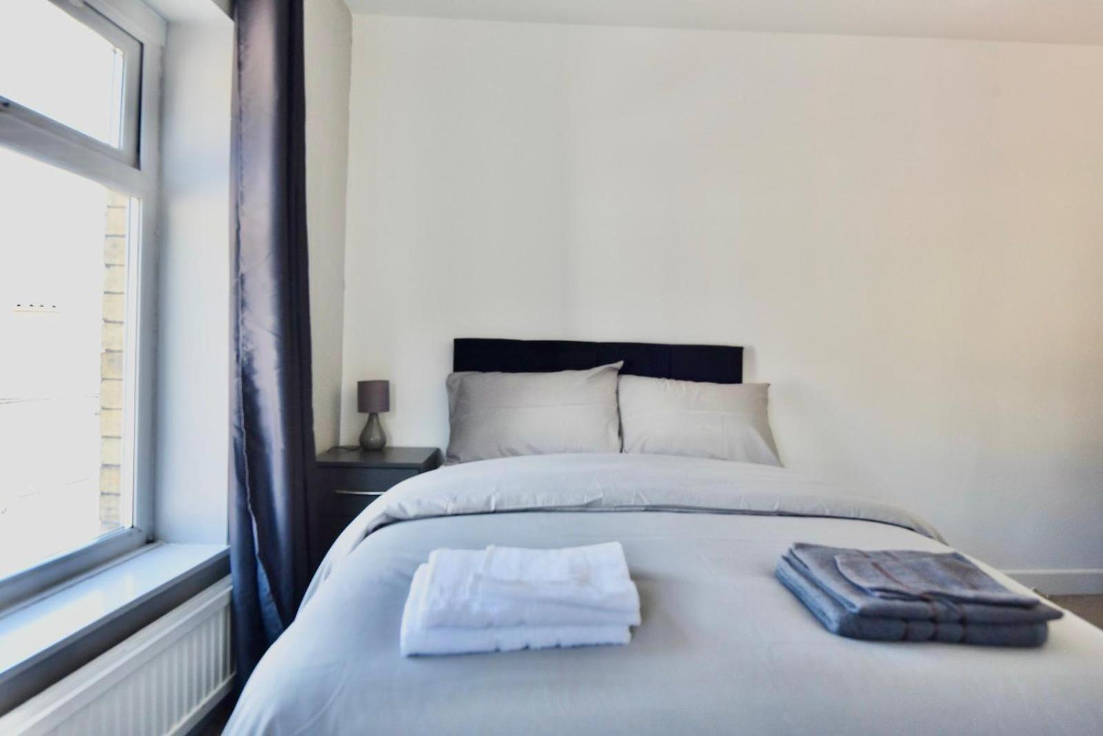 Come On In Lucas Street Newport Train Station Sleep Upto 8 Villa Exteriör bild