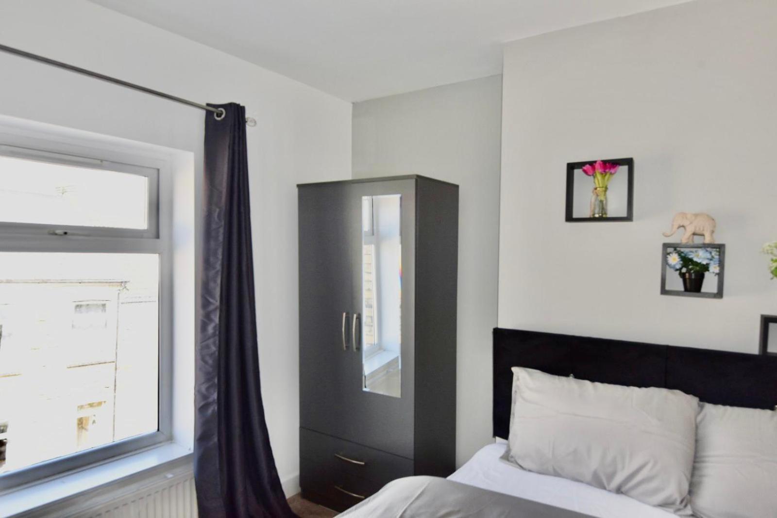 Come On In Lucas Street Newport Train Station Sleep Upto 8 Villa Exteriör bild