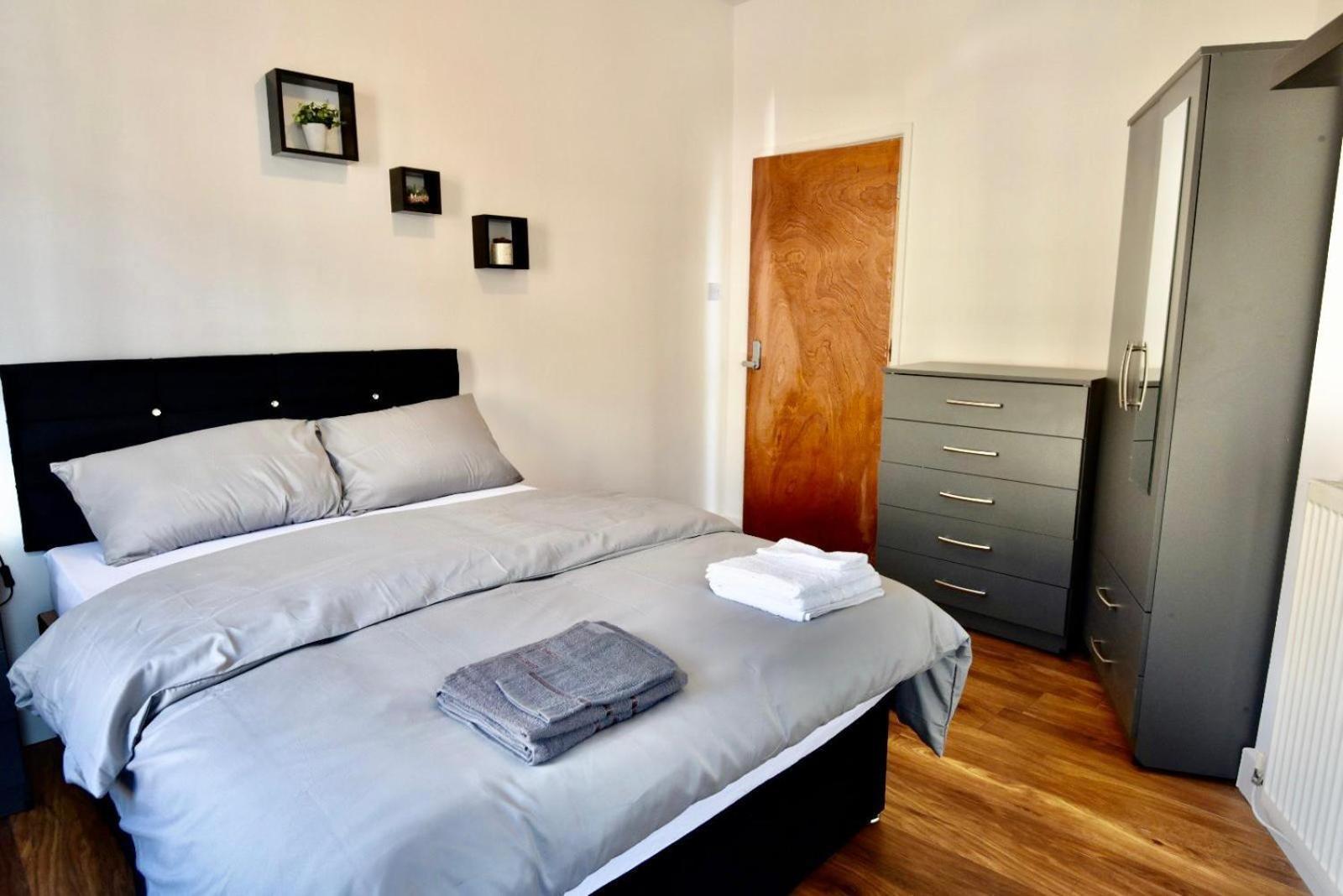 Come On In Lucas Street Newport Train Station Sleep Upto 8 Villa Rum bild
