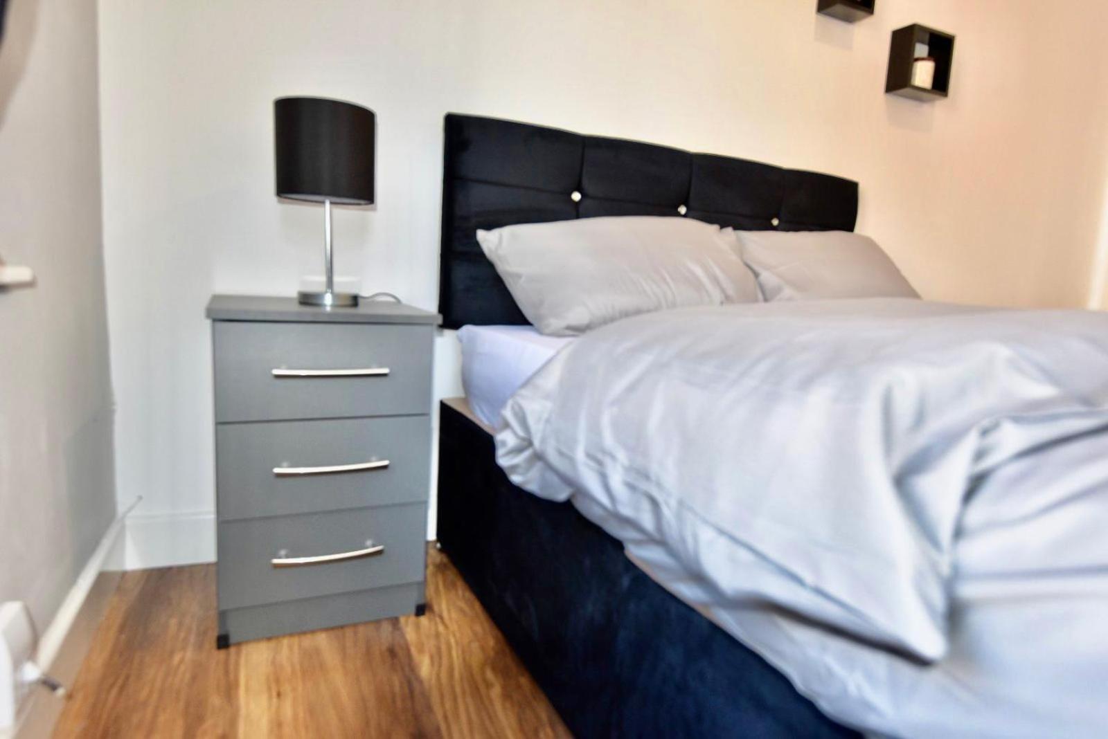 Come On In Lucas Street Newport Train Station Sleep Upto 8 Villa Rum bild