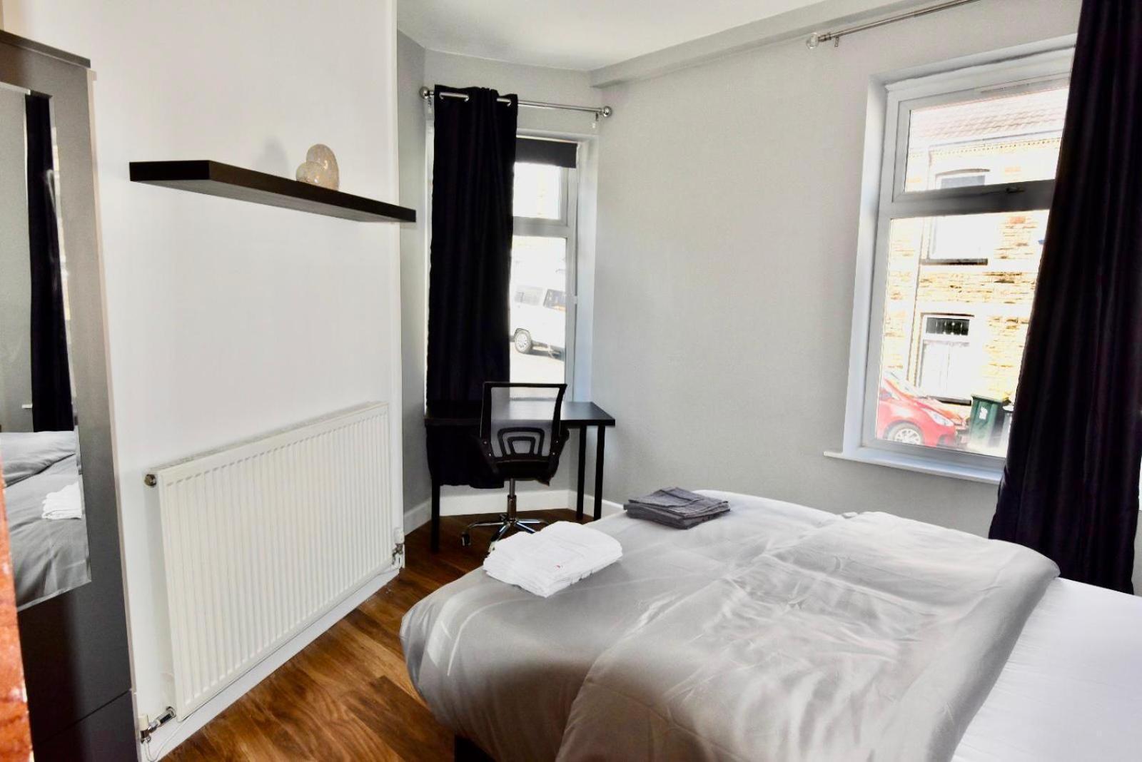 Come On In Lucas Street Newport Train Station Sleep Upto 8 Villa Rum bild